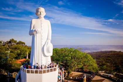 Estátua de Padre Cícero, em Juazeiro do Norte, faz parte do Complexo do Horto — Foto: Gustavo Pellizzon/SVM